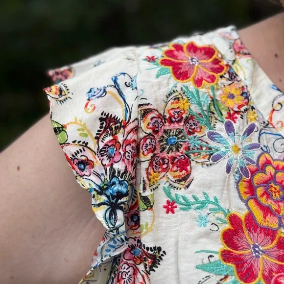 Savanna Jane Embroidered Floral Print Women's Top - Picture 2 of 3